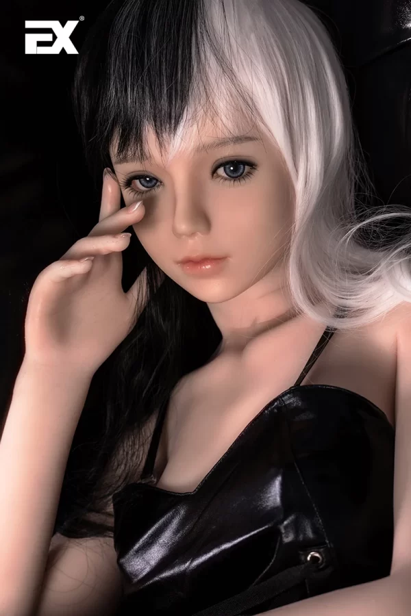 Sakura (Black and white hair)