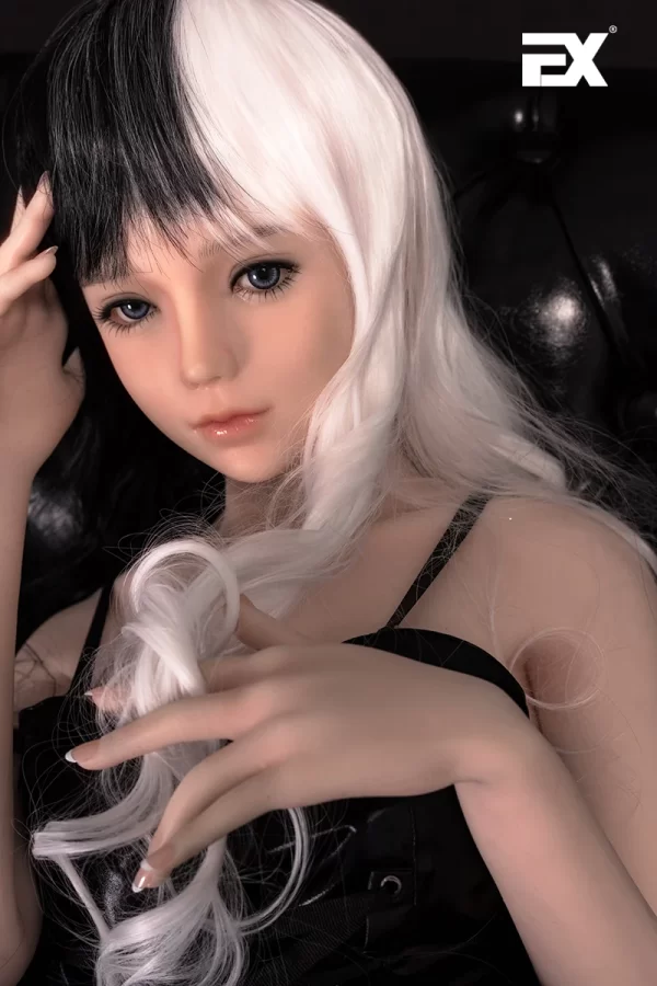 Sakura (Black and white hair)
